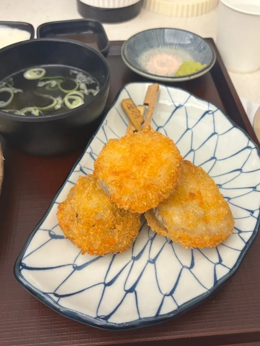 아삭한 연근이 들어간 쿠시카츠 단면