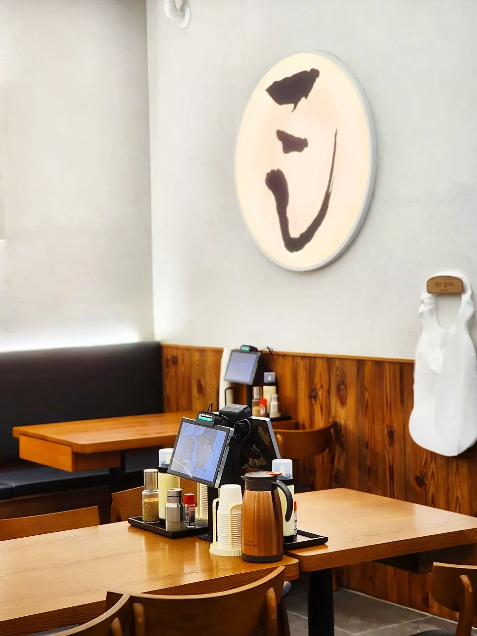 Interior with a subdued mood like a fine Japanese restaurant