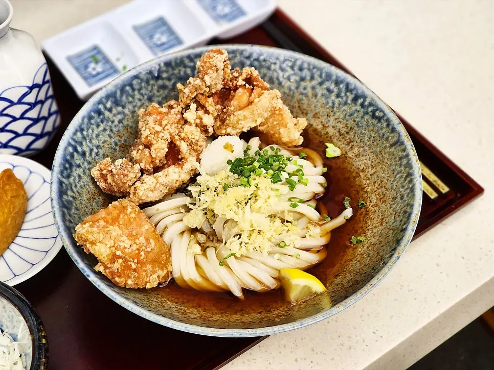 Tori ten bukkake udon with tsuyu poured on