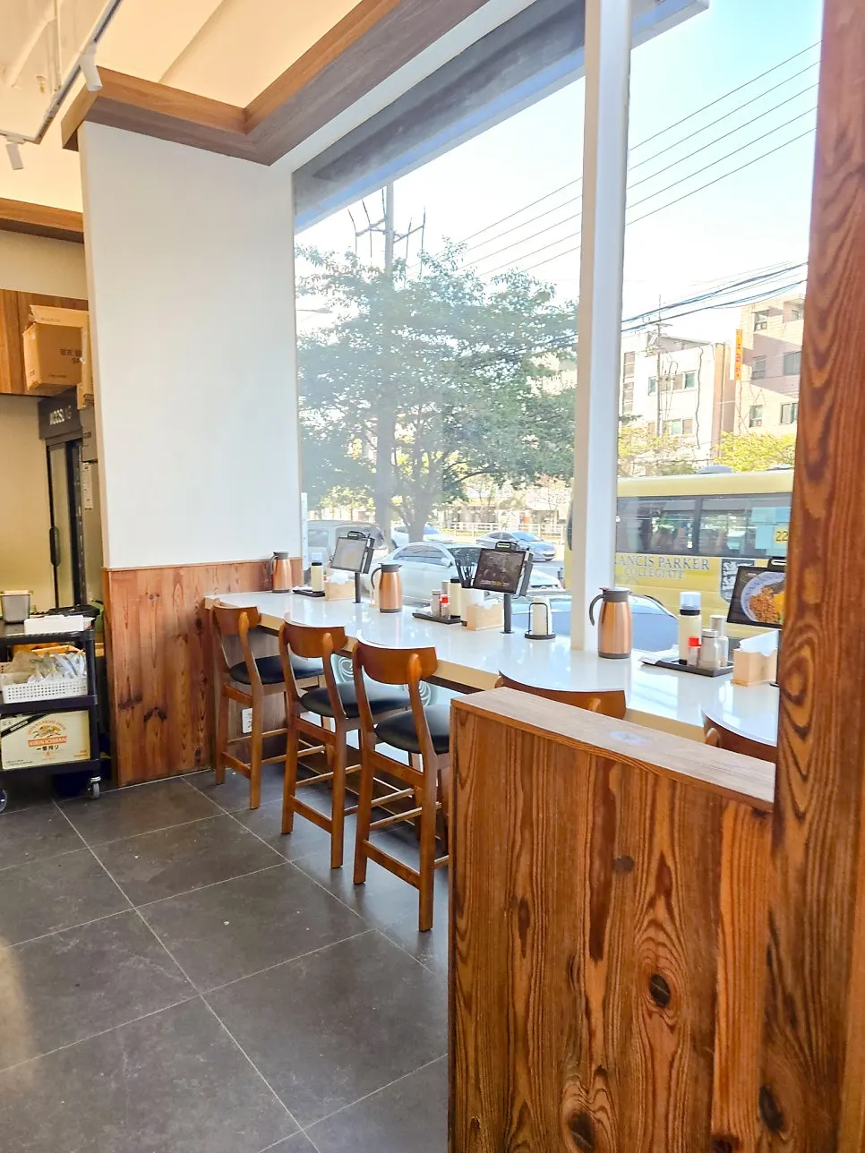 Bar seating at Kosi Seoul National University Entrance Branch