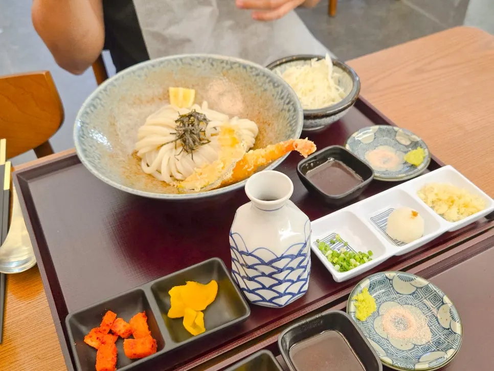 Tempura bukkake udon set spread