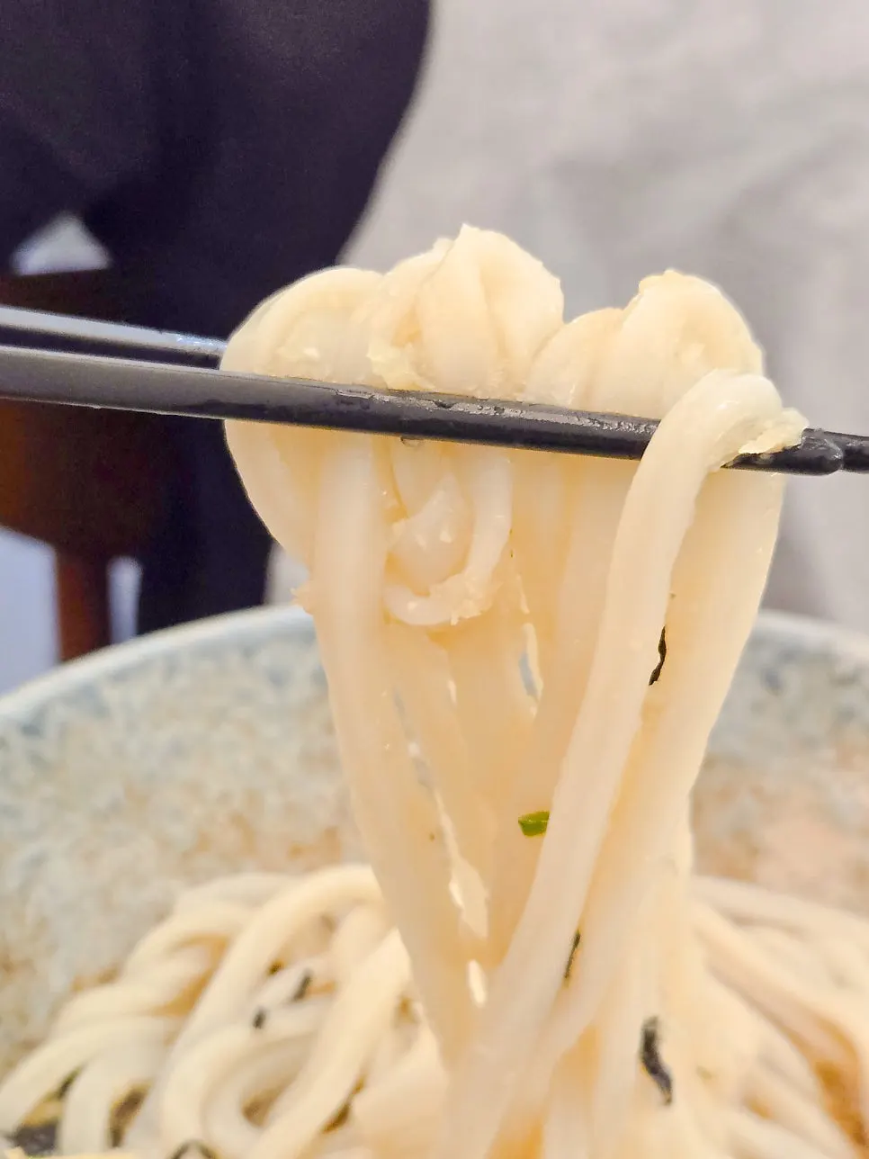 Cold udon topped with tempura