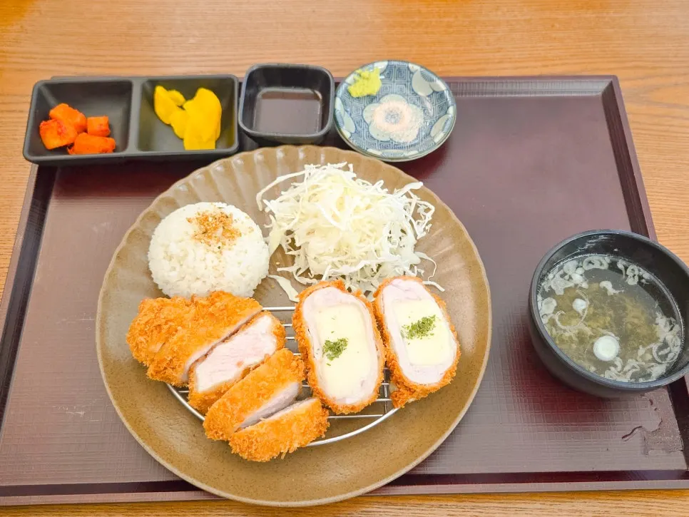 Cutlet and inari sushi from the udon set