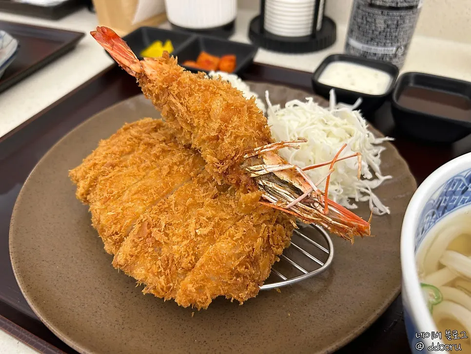 서울대입구역 코시 매장 외부 모습