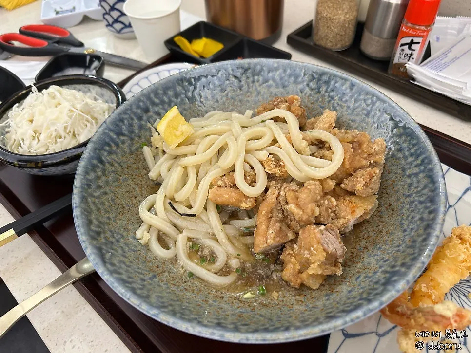 탱글한 냉우동 면 클로즈업