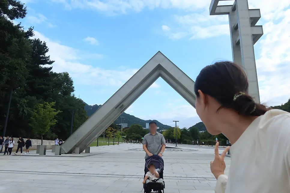 서울대학교 캠퍼스 산책 모습