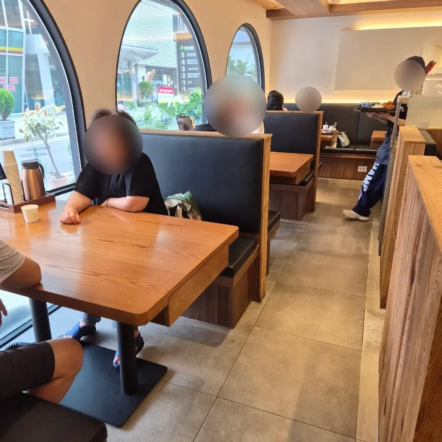掛在Kosi教大店入口的候位名單