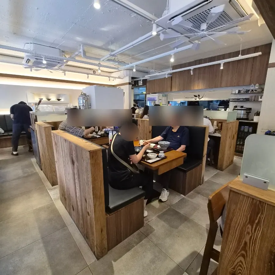 午餐時間有客人的Kosi教大店店內