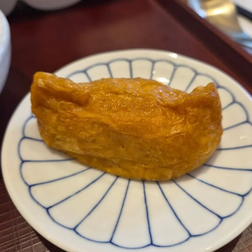 雞天婦羅沾麵烏龍麵與配菜組合