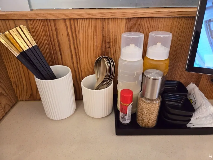 Table setting with tonkatsu sauce at Kosi Gyodae Branch