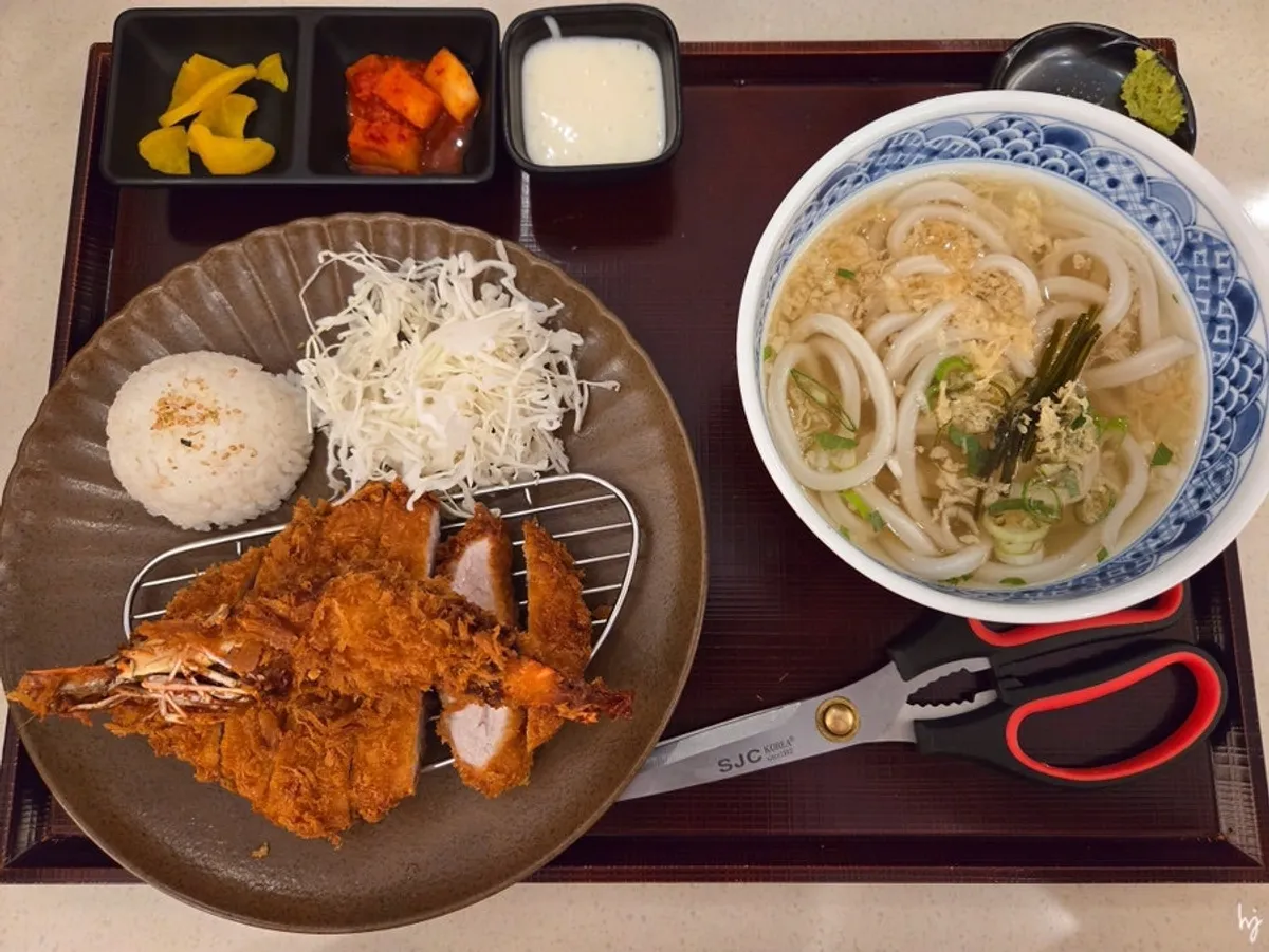 Full spread of the mixed katsu set at Kosi Gyodae Branch