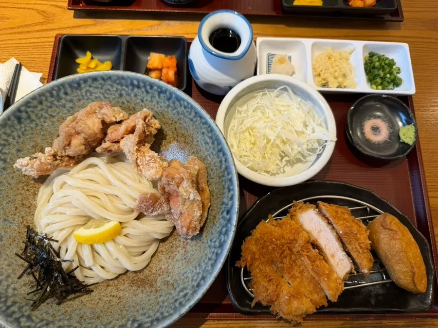 토리텐붓가케우동과 반반카츠 정식 한 상
