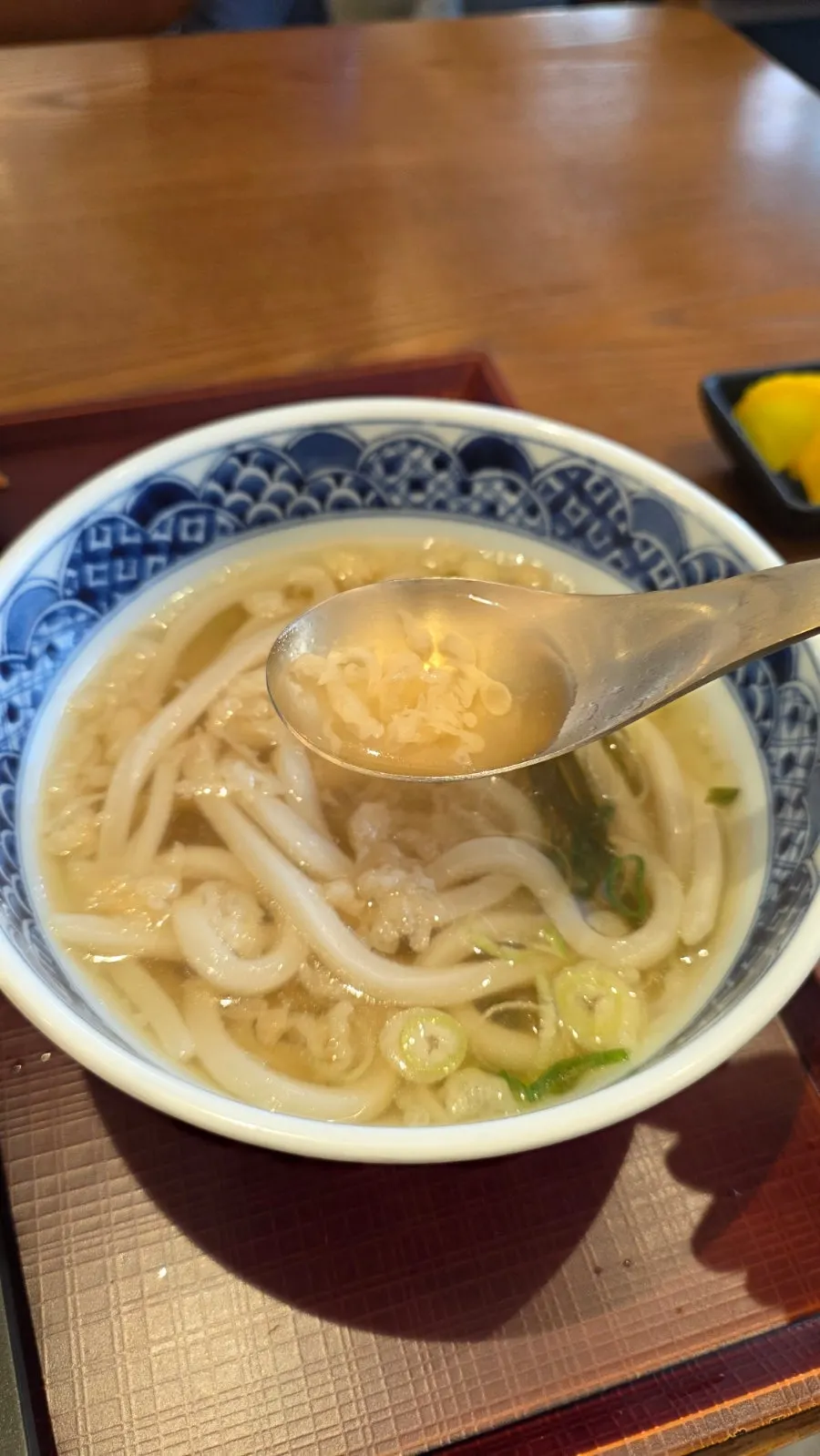 사누키 생면을 쓴 따뜻한 카케우동
