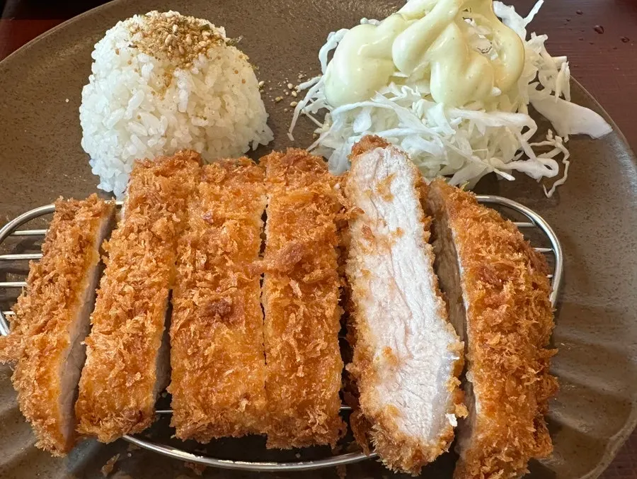 Full table spread at Kosi Gyodae Branch