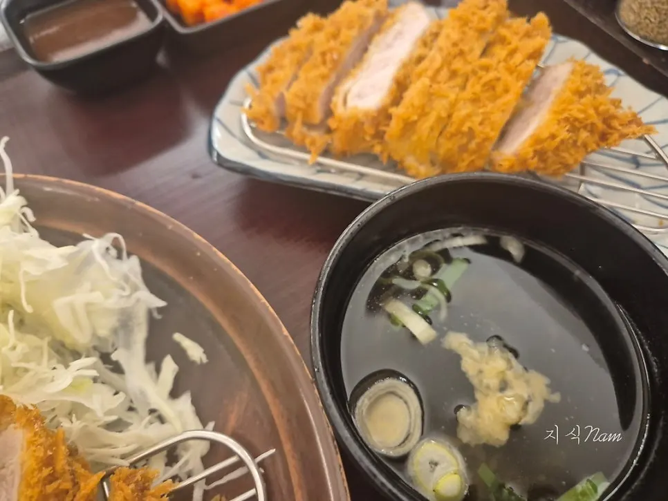Tonkatsu plate and udon bowl side by side