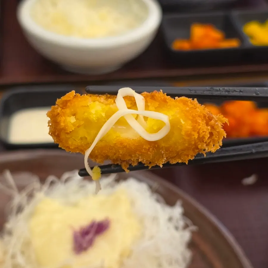 Sweet potato cheese croquette with stretchy cheese