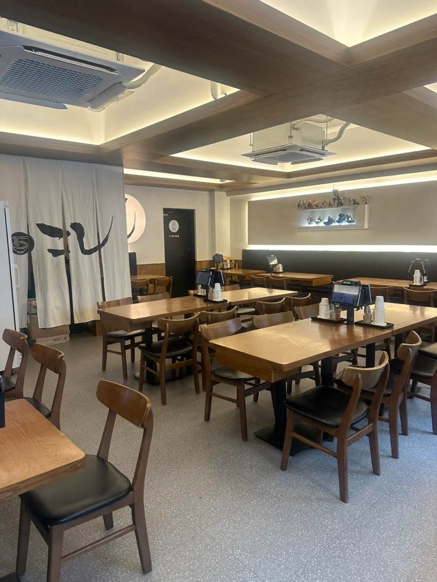 Interior dining hall of Kosi Konkuk University Branch