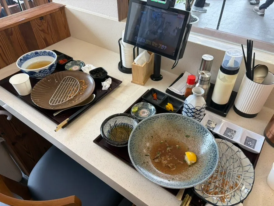 Empty bowls after finishing Kosi's udon and katsu