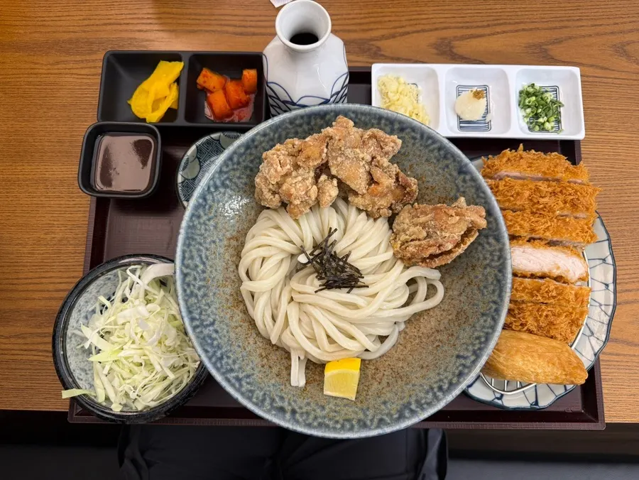 코시 토리텐붓카케우동 정식 한 상 차림