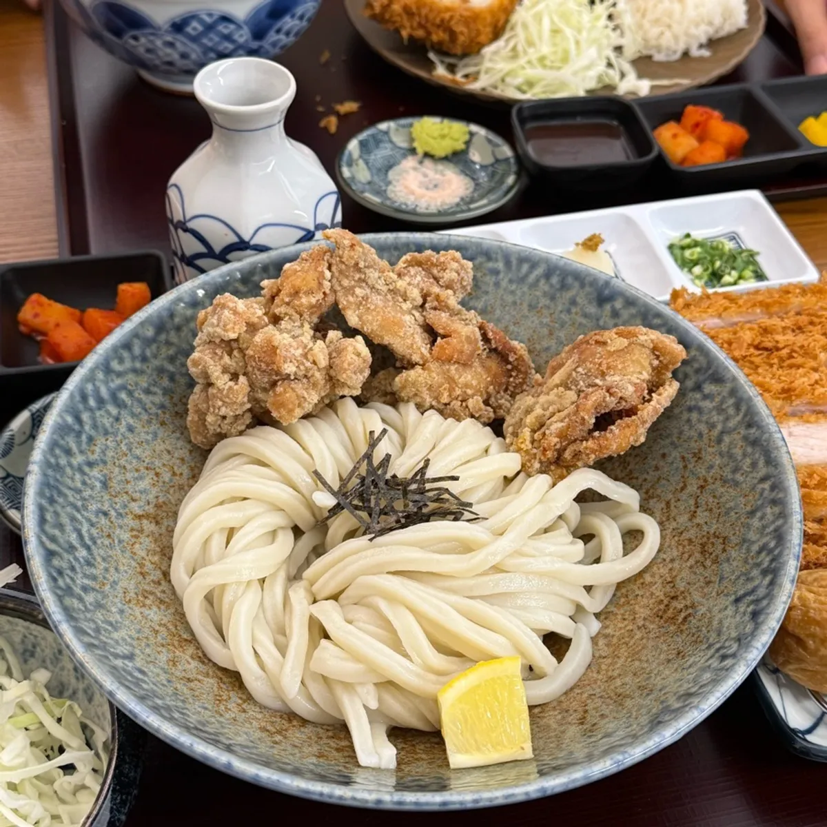 토리텐붓카케우동과 돈카츠가 함께 나온 정식 구성