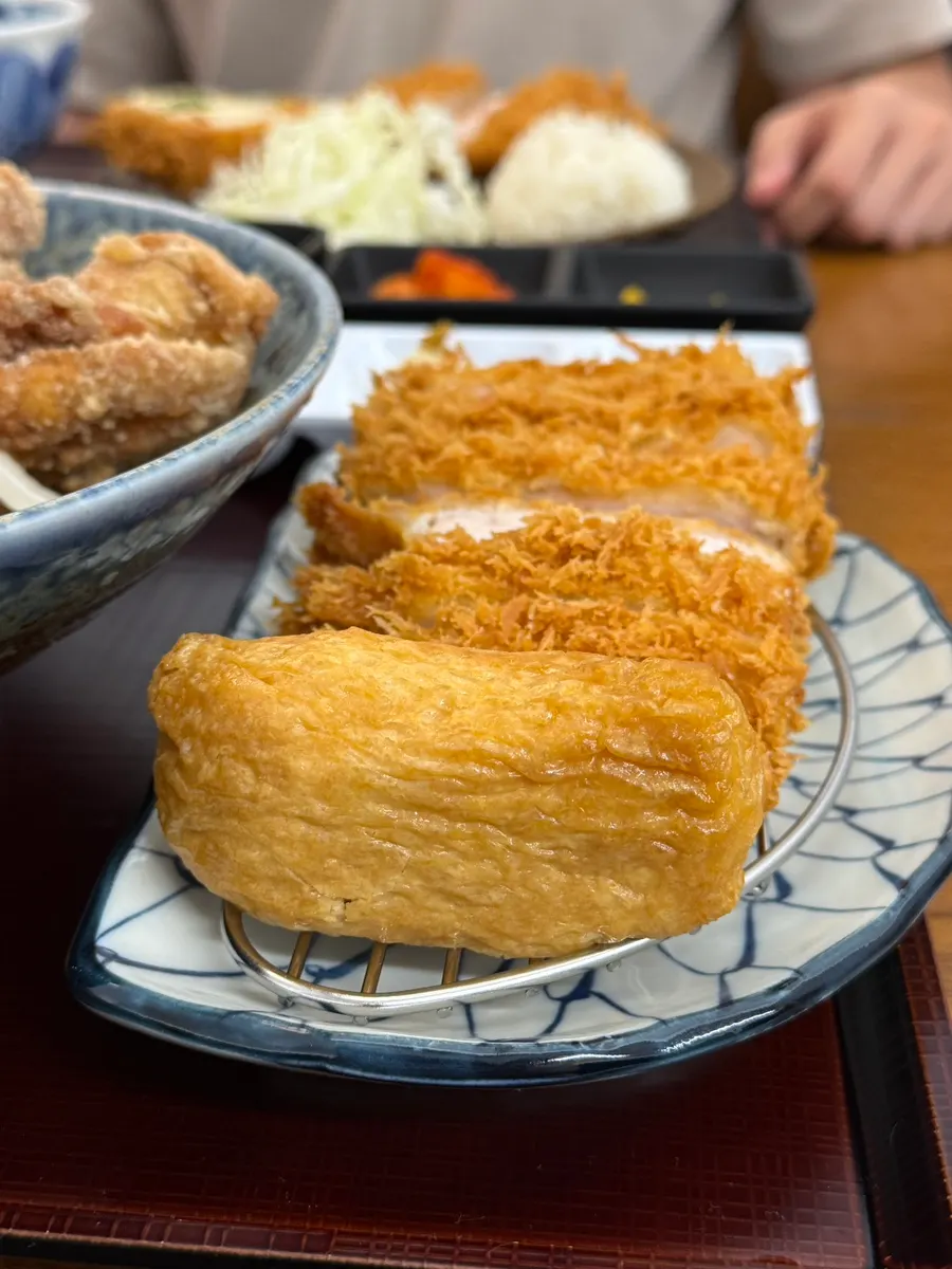 정식에 함께 나온 유부초밥