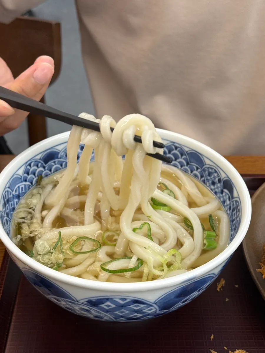반반카츠 정식에 함께 나온 따끈한 카케우동