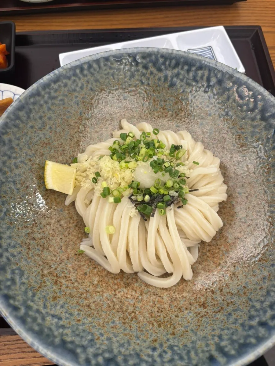둘이 나눠 먹기 좋은 돈카츠 한 접시
