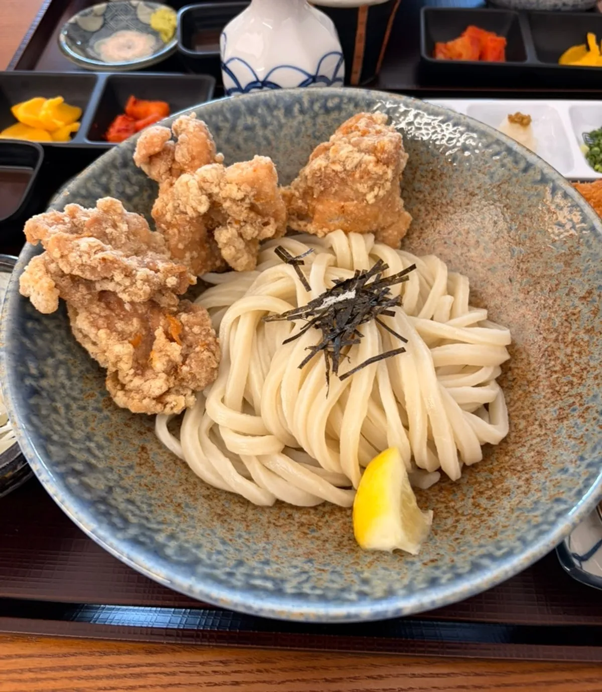 쯔유를 부은 토리텐붓카케우동