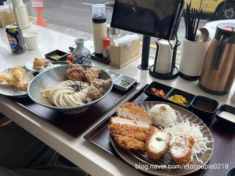 Table set up at Kosi after ordering