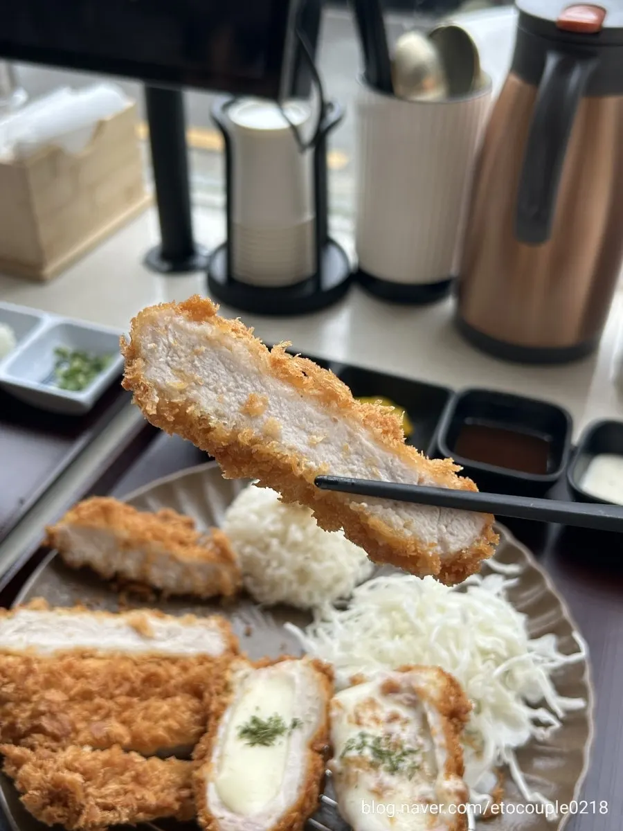 Full spread of tori tempura bukkake udon topped with fried chicken thigh