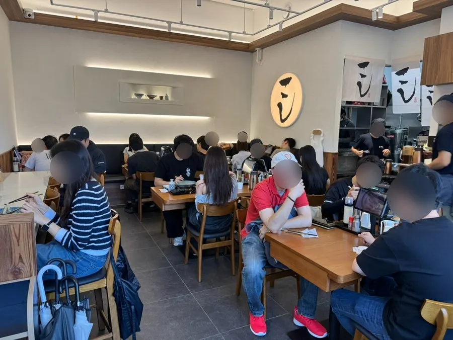 コシ ソウル大入口店の店内全景