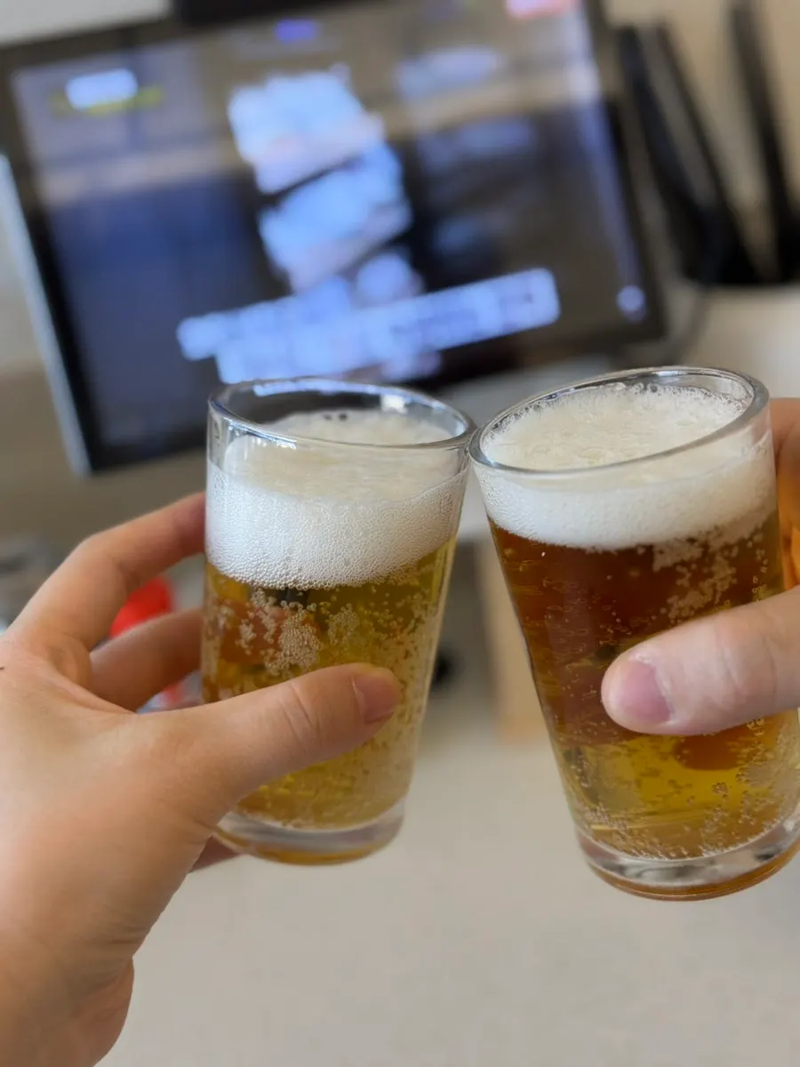 週末の昼に注文したビール一杯