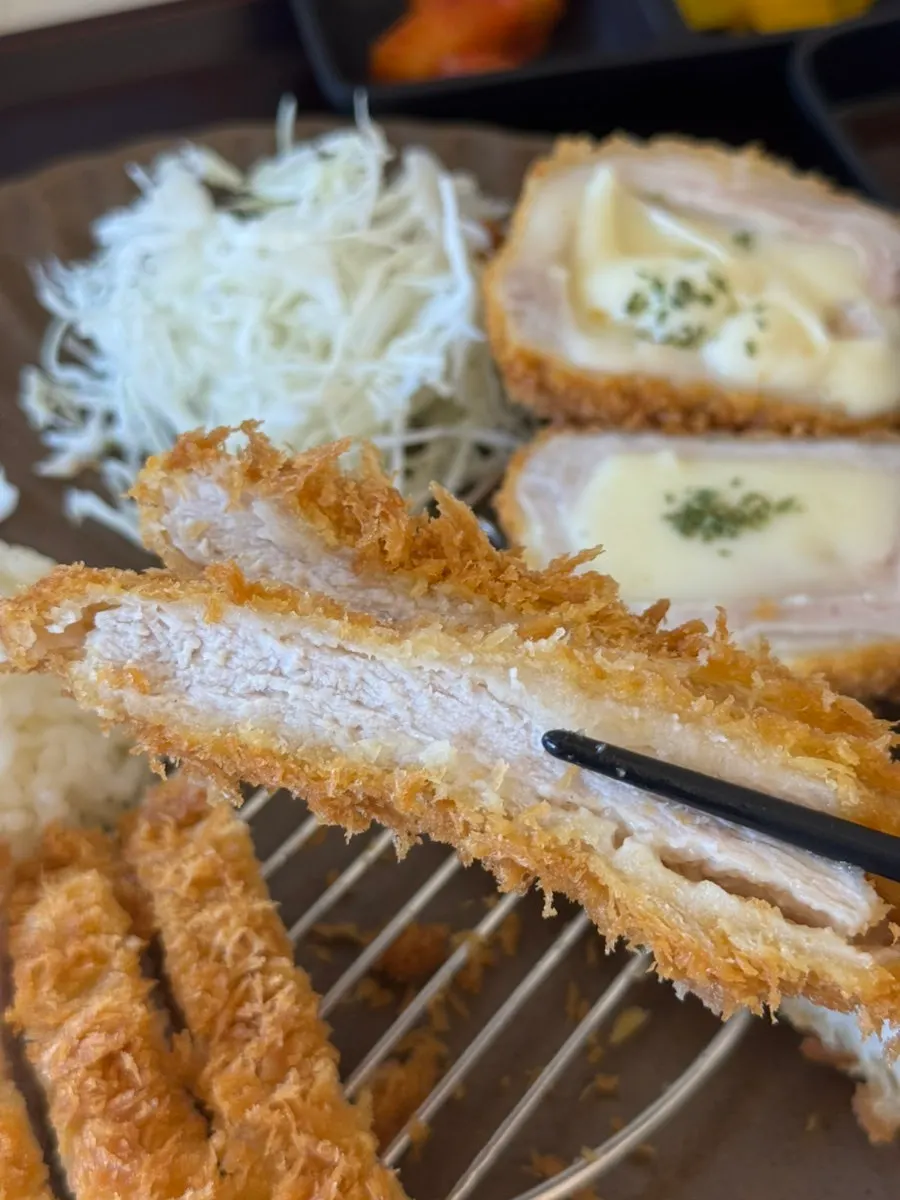 あっさりした生ロースカツの断面