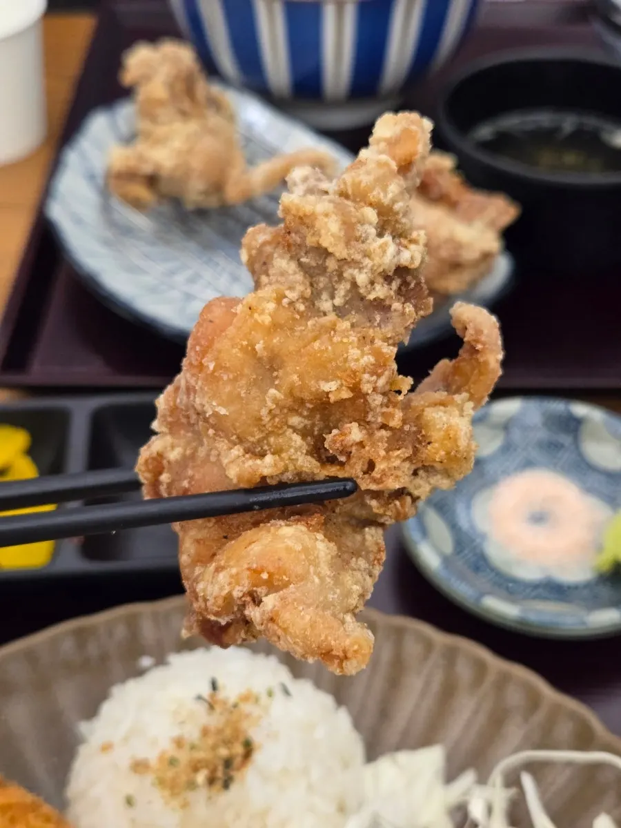 Fried chicken with thin, crispy batter