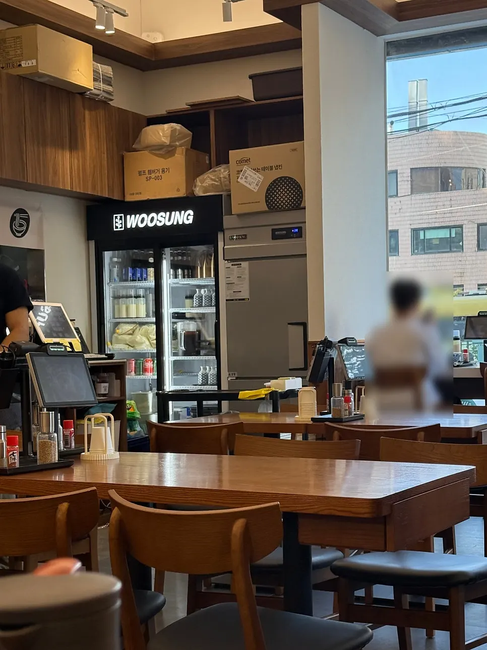 さぬき生麺と南海産出汁を説明した案内板