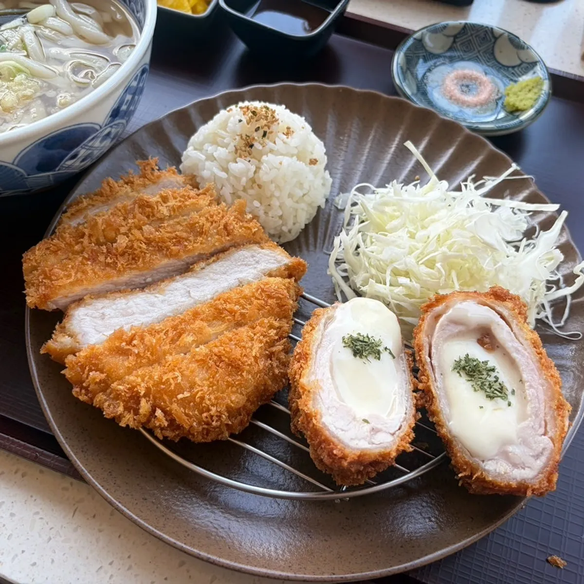 Kosi Seoul National University Entrance Branch's half katsu set, cover photo