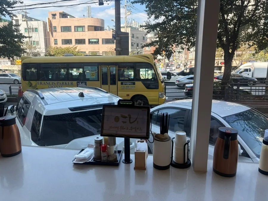 Window-side bar table seating at Kosi Seoul National University Entrance Branch