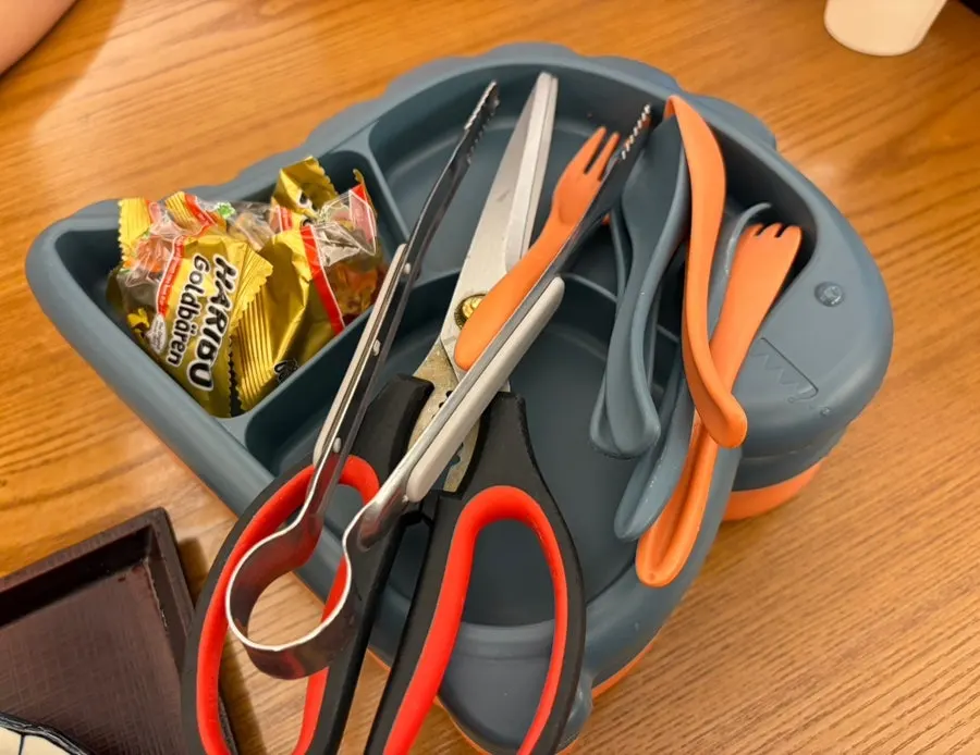 Kids' dinosaur meal tray set with tongs and scissors