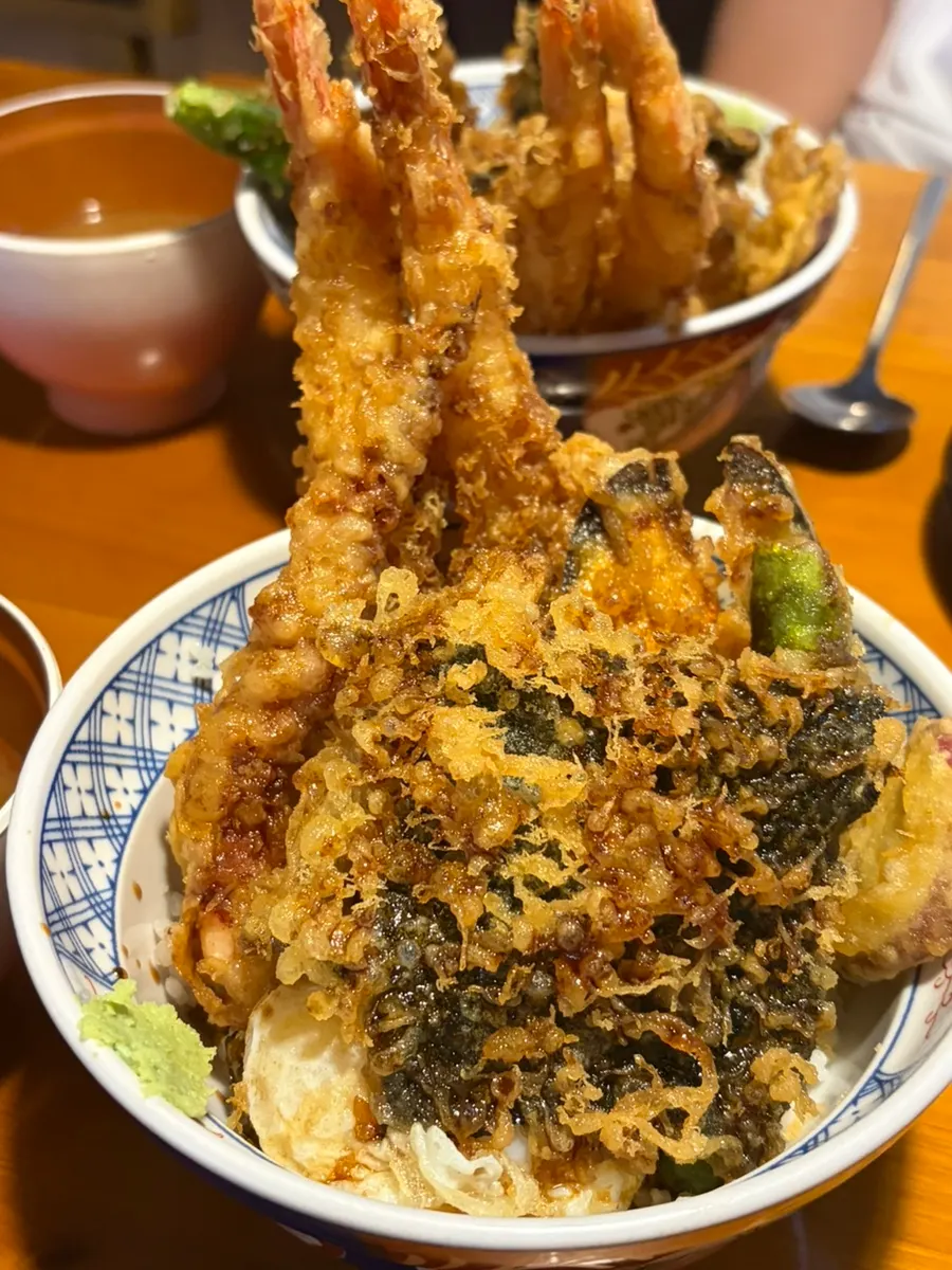 A visual of Koutendon piled with tempura