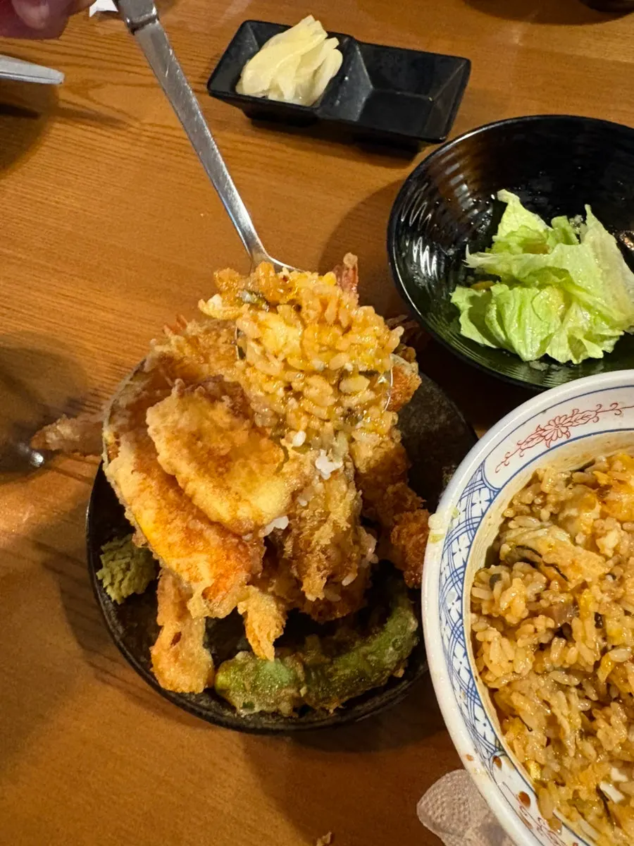 코우텐동과 에비텐동을 나란히 놓고 비교