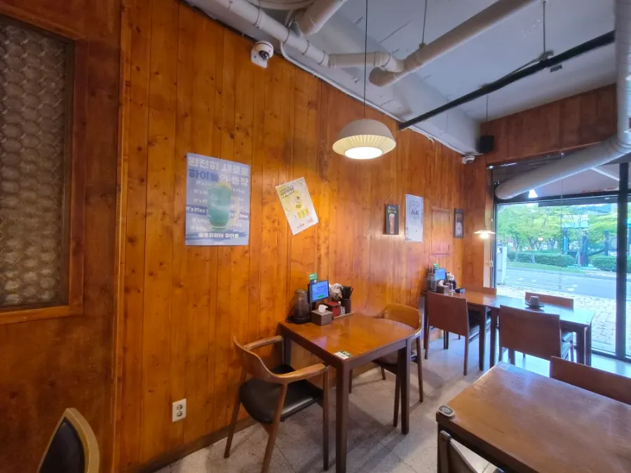 Koutendon's open kitchen and counter seating