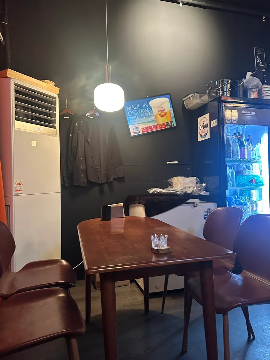 니은자 형태의 다찌석 내부