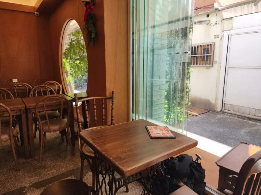 Window seat and porch at Que Sera with folding windows open