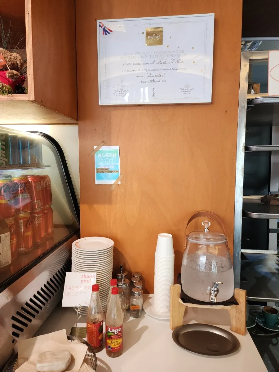 Self-serve zone at Que Sera with École Lenôtre certificate