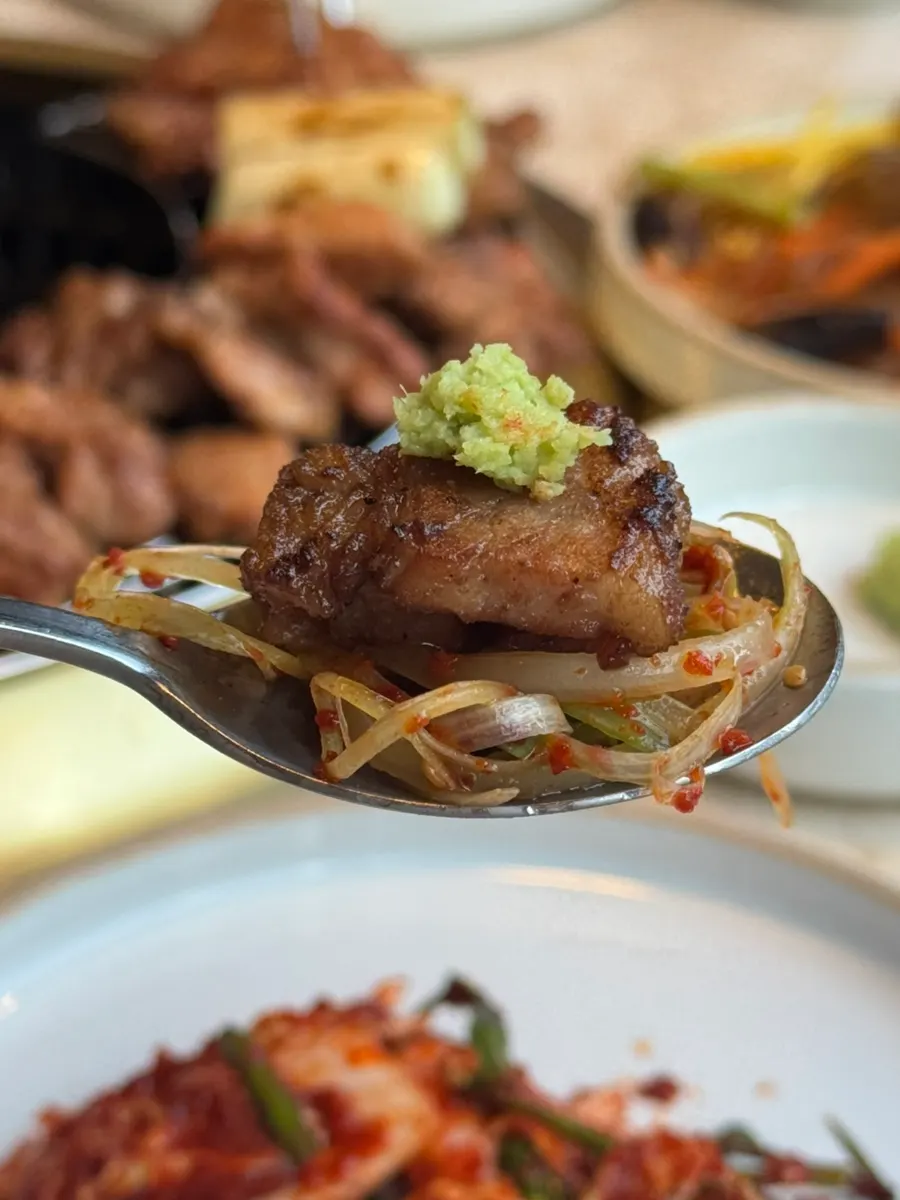 Charcoal-grilled Hanwoo-grade pork rib skewers