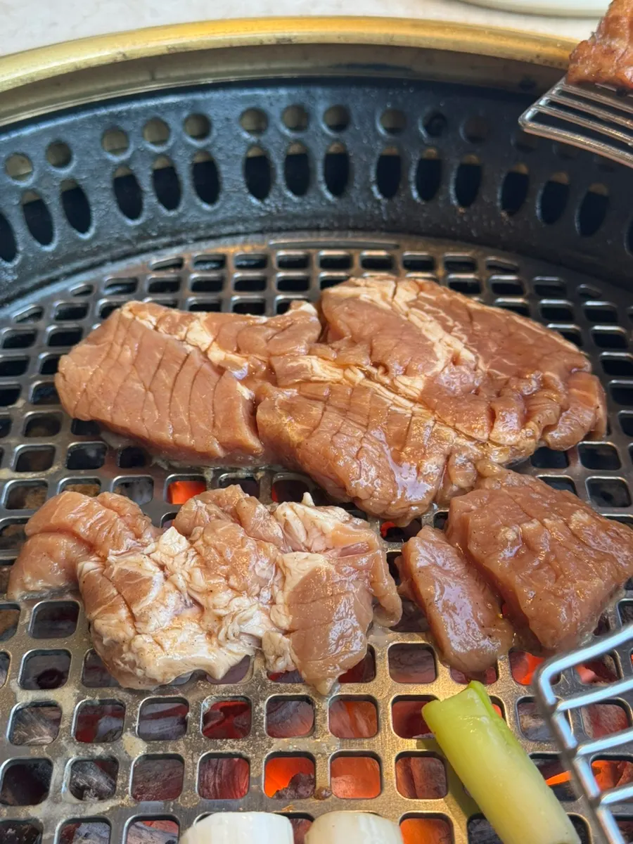 Plate of Gukbo Seolhwa marinated ribs, one serving