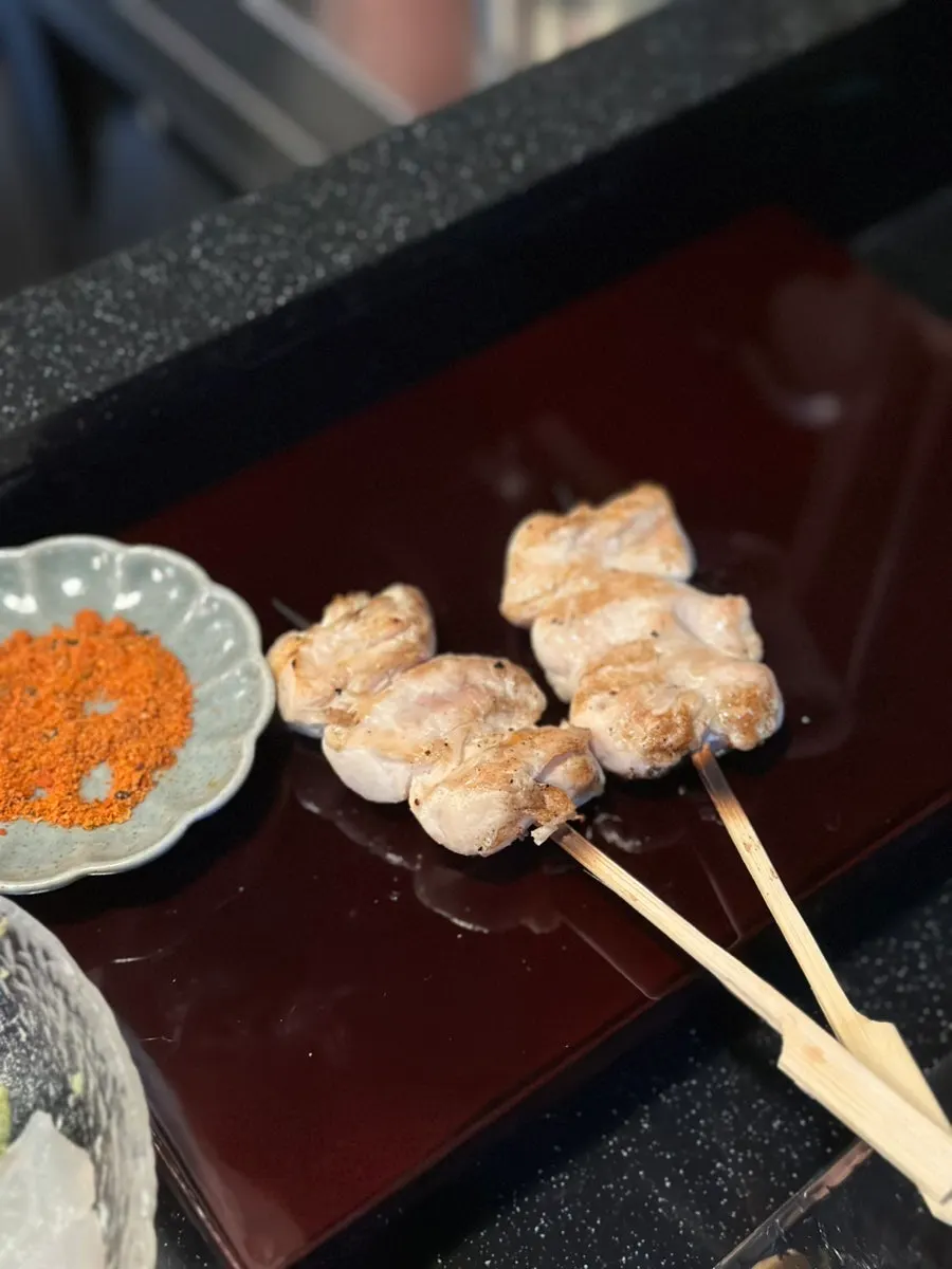 숯불에 구워 나온 야키토리 꼬치