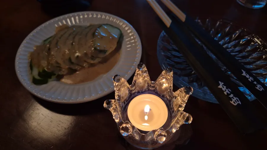 Table setting with a candle