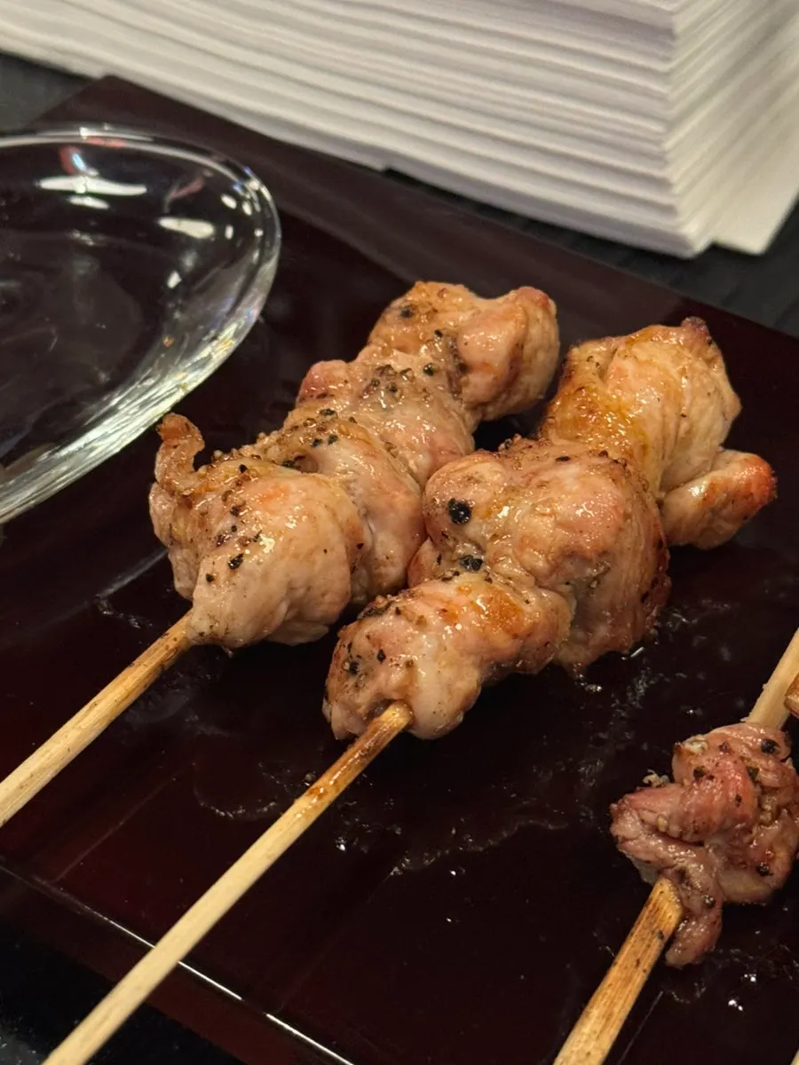 기름진 닭다리살 꼬치
