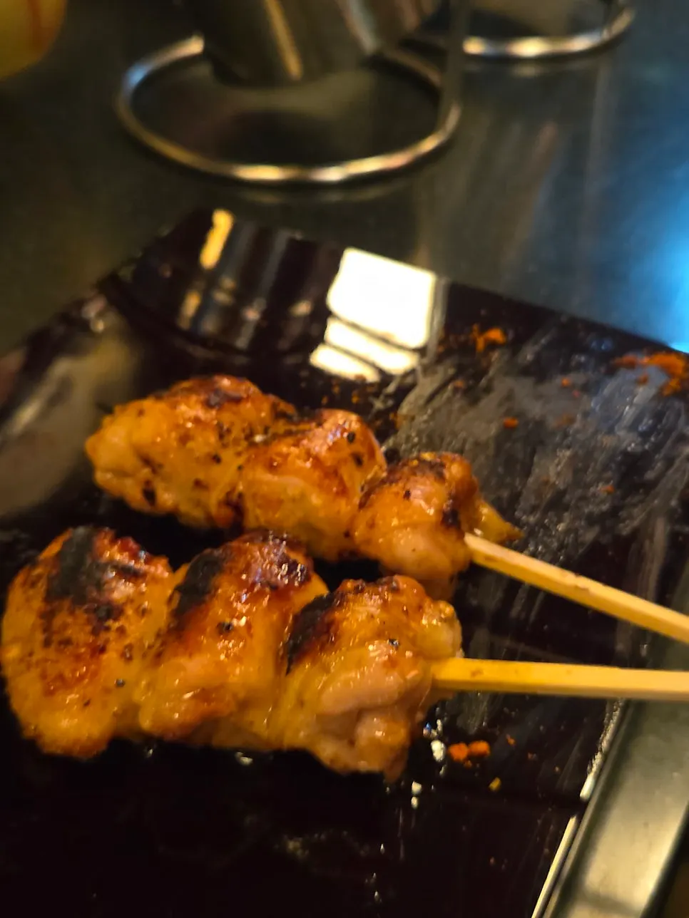 Pinggan yakitori yang disajikan seperti kursus